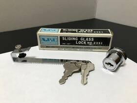 Apl 2351 Sliding Glass Lock - Showcase With Keys New/old Stock